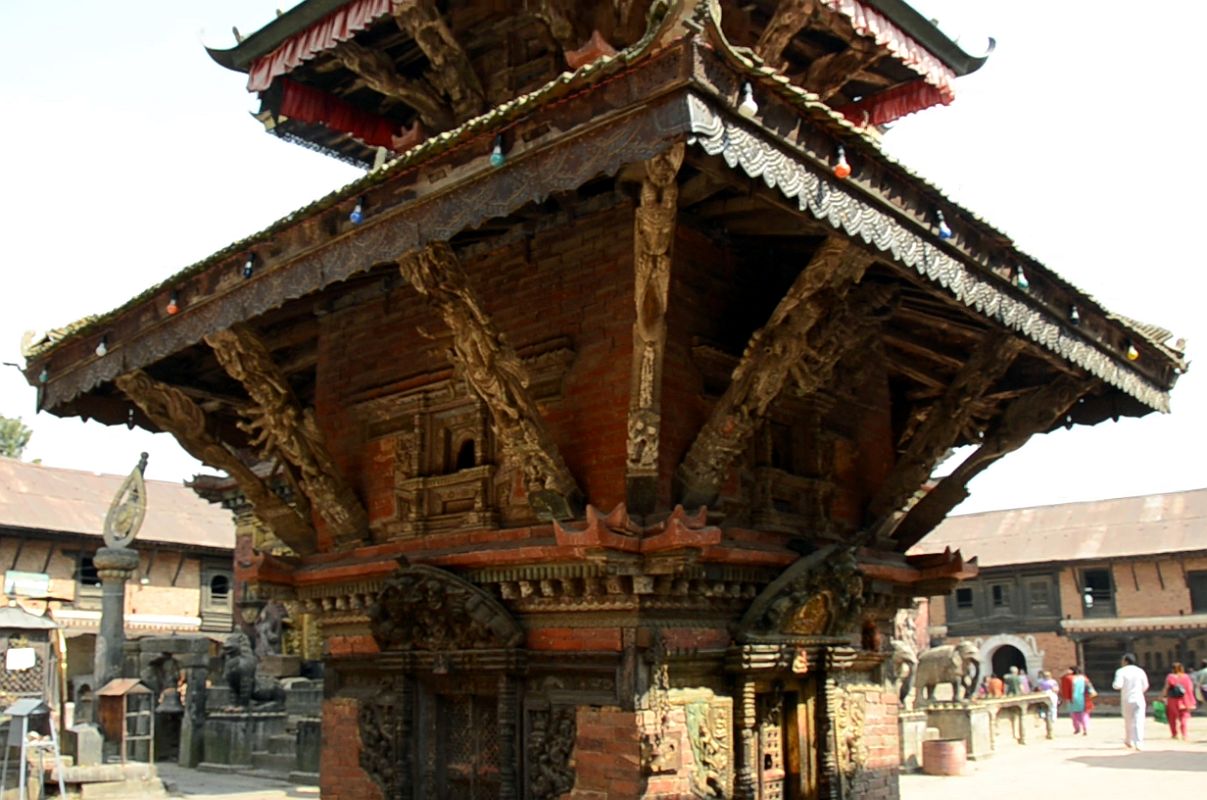 Kathmandu Changu Narayan 15 Kileshwor Temple The small two-story Kileshwor Temple just to the south of the main entrance door to the Changu Narayan Temple was constructed in the 17C.